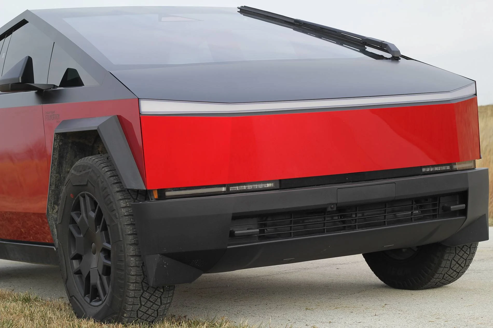 Tesla Cybertruck Two tone True Blood wrap with Satin Black IMG_0837