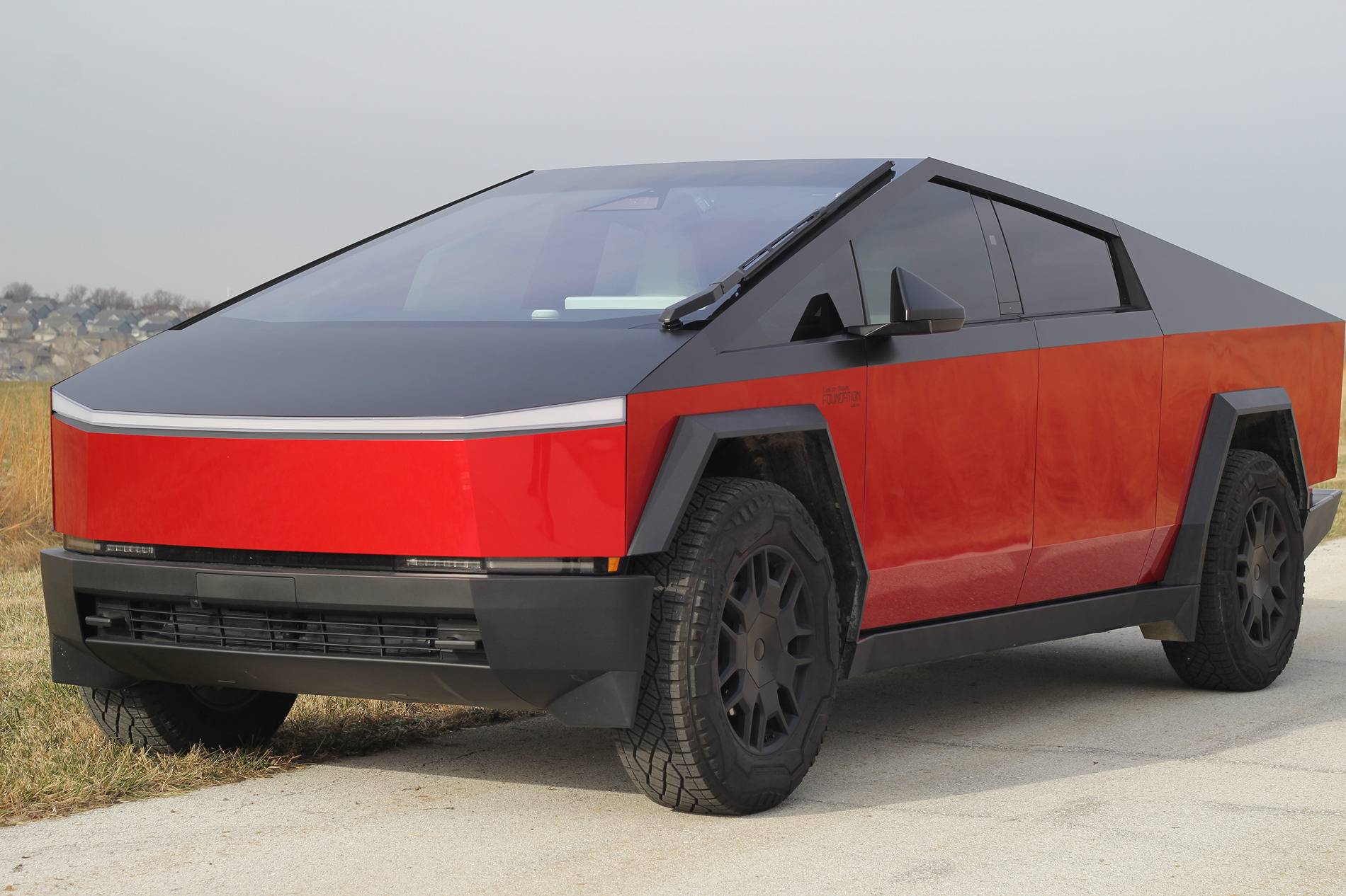 Tesla Cybertruck Two tone True Blood wrap with Satin Black IMG_0829.JPG