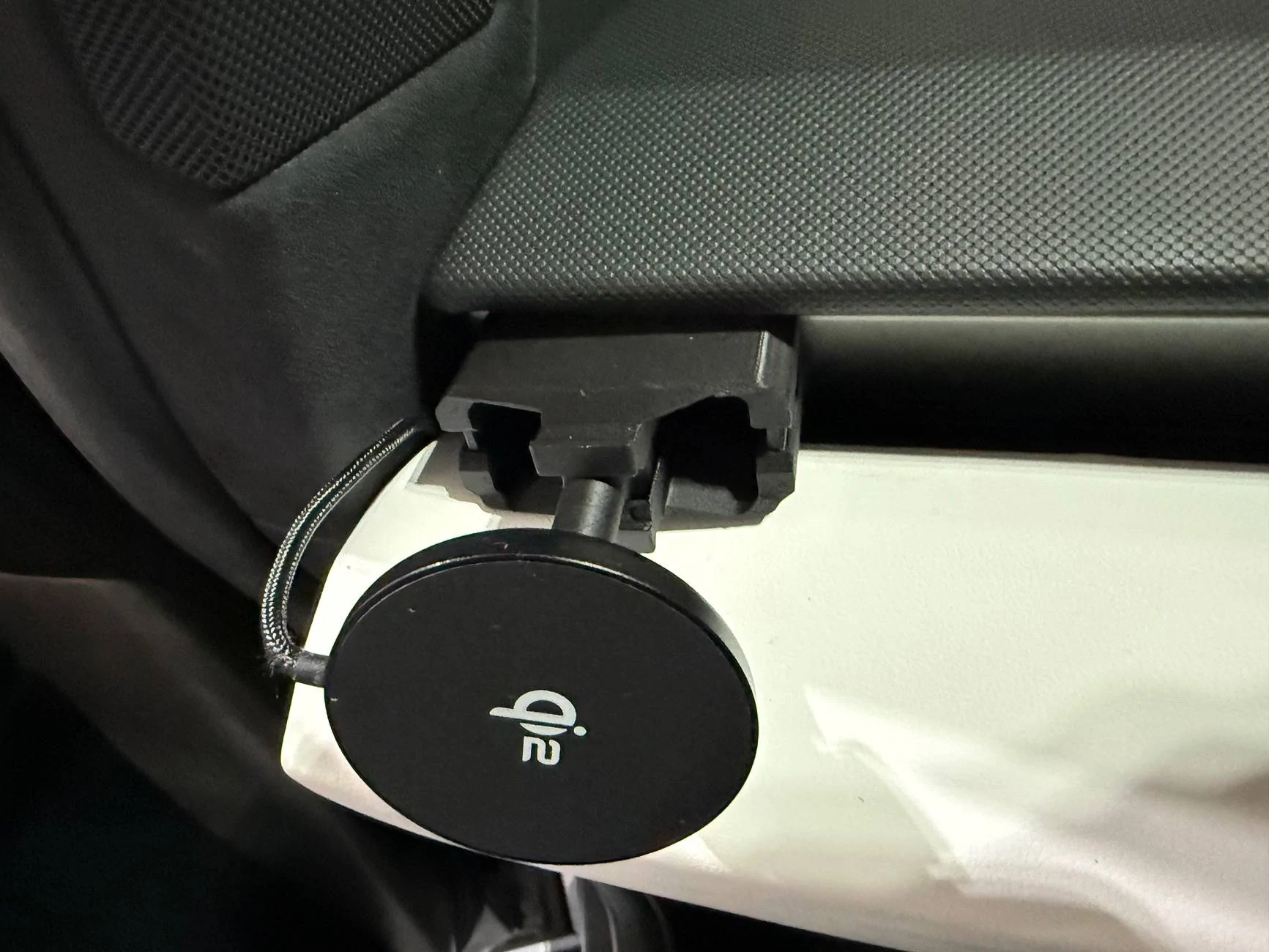 Tesla Cybertruck Review of TWRAPS dashboard phone qi2 phone mount IMG_9282