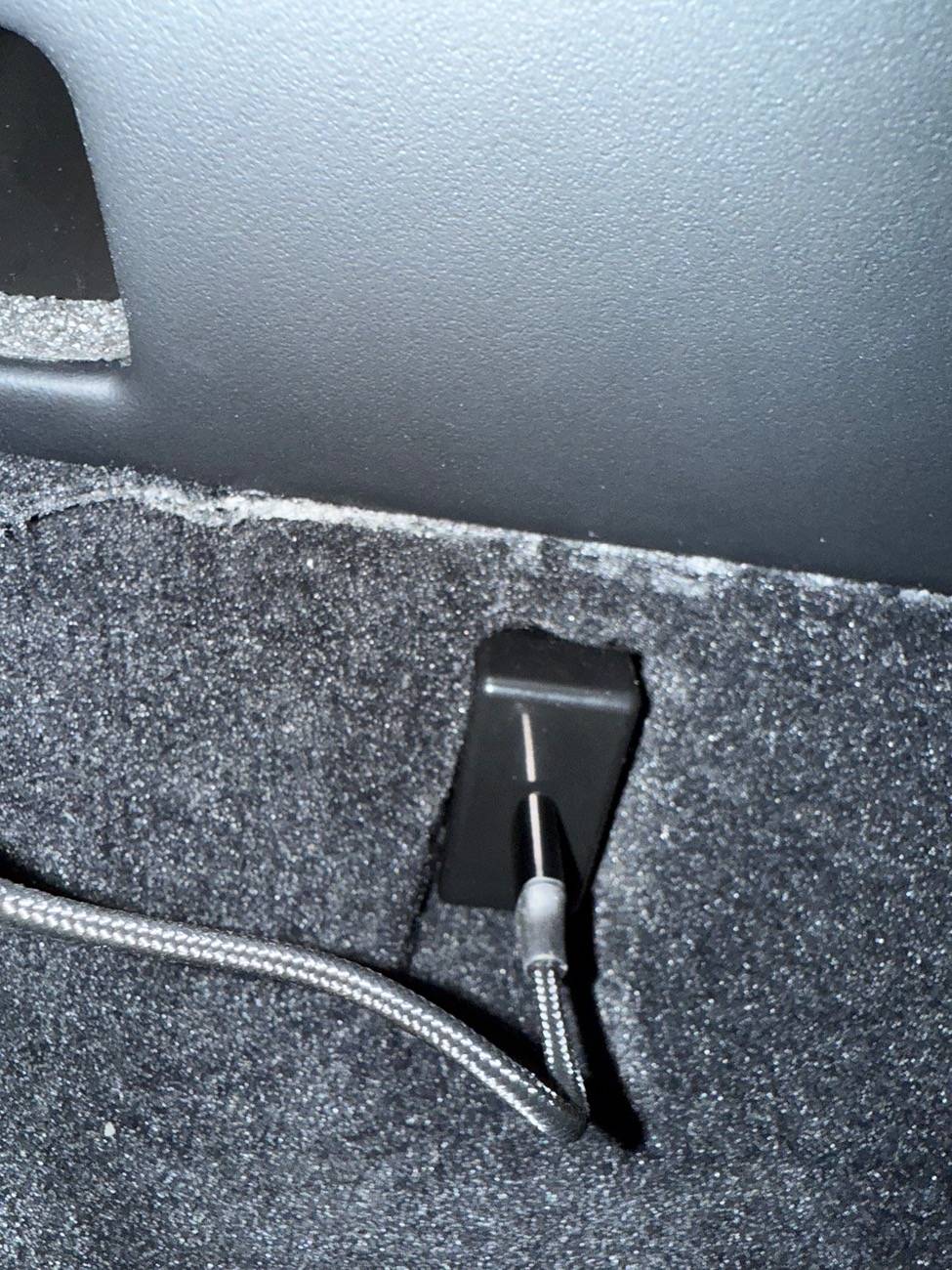 Tesla Cybertruck Review of TWRAPS dashboard phone qi2 phone mount IMG_9284