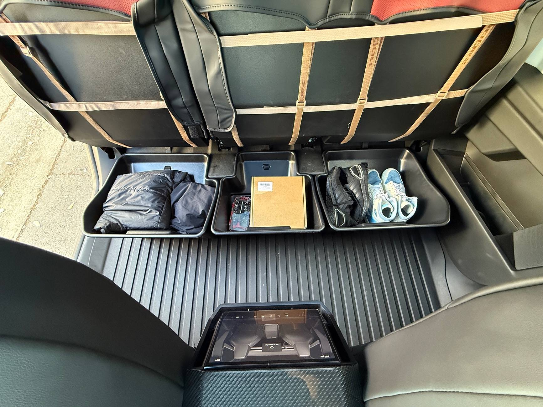 Tesla Cybertruck [REVIEW] Gen 2 Hansshow Underseat Storage Boxes IMG_0912