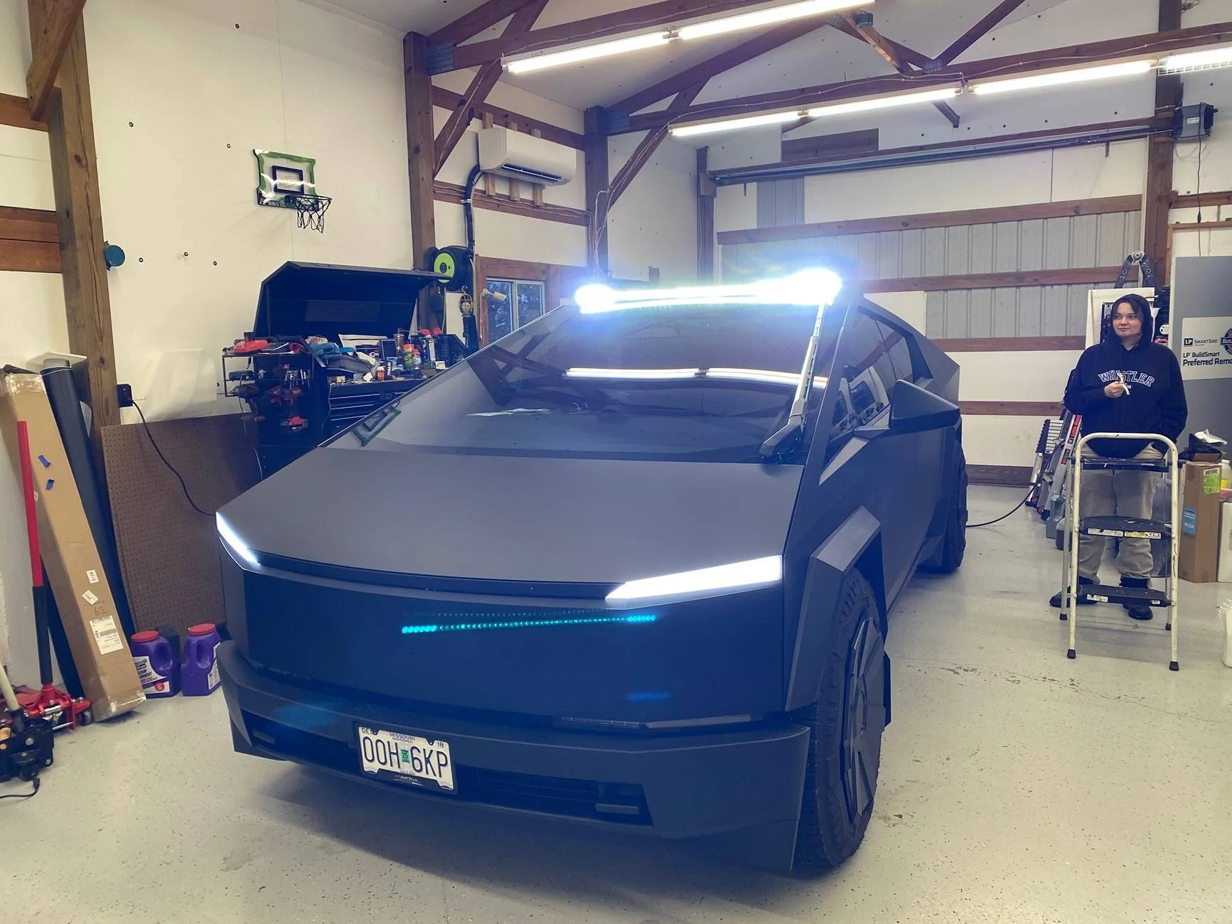 Tesla Cybertruck Cybertruck Projection Lights - BEFORE & AFTER Photos IMG_3906