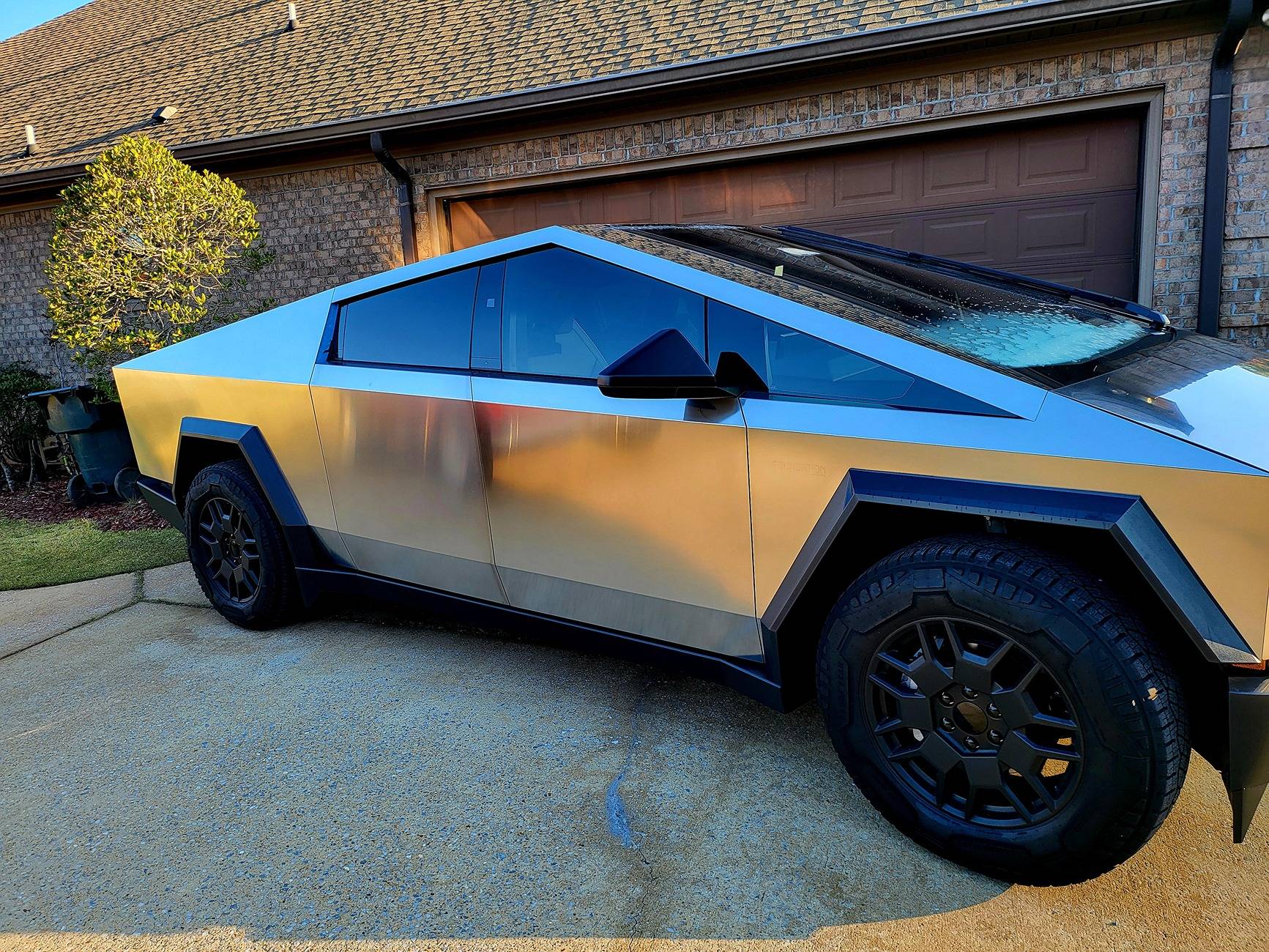 Tesla Cybertruck "Shine Bright 🌞 Like a Diamond 💎  "White Diamond Metal Polish" making 007 *Casino Royale* clean. 20241203_081228