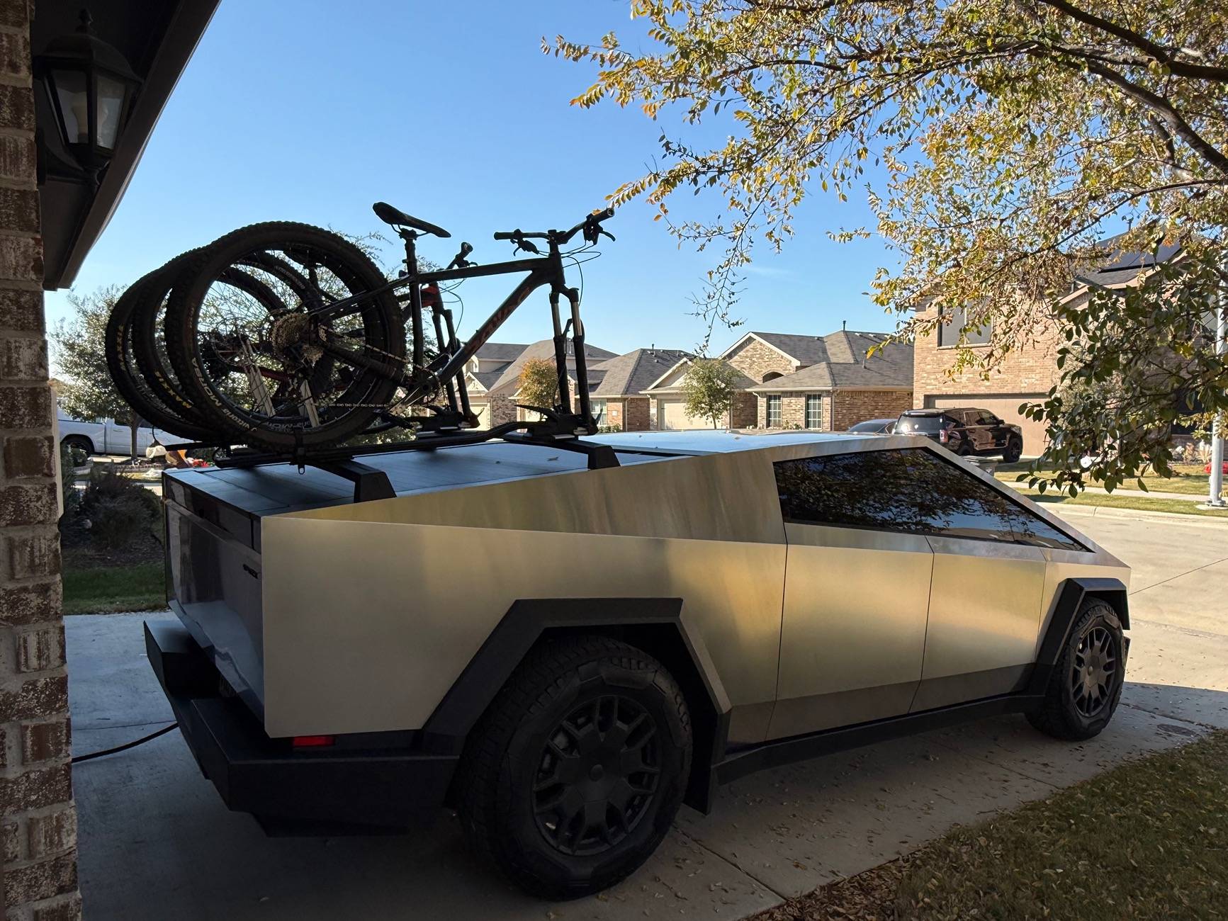 Tesla Cybertruck What did you do TO / WITH your Cybertruck today? 👨🏻‍🔧🧰🚿🛠 IMG_0313