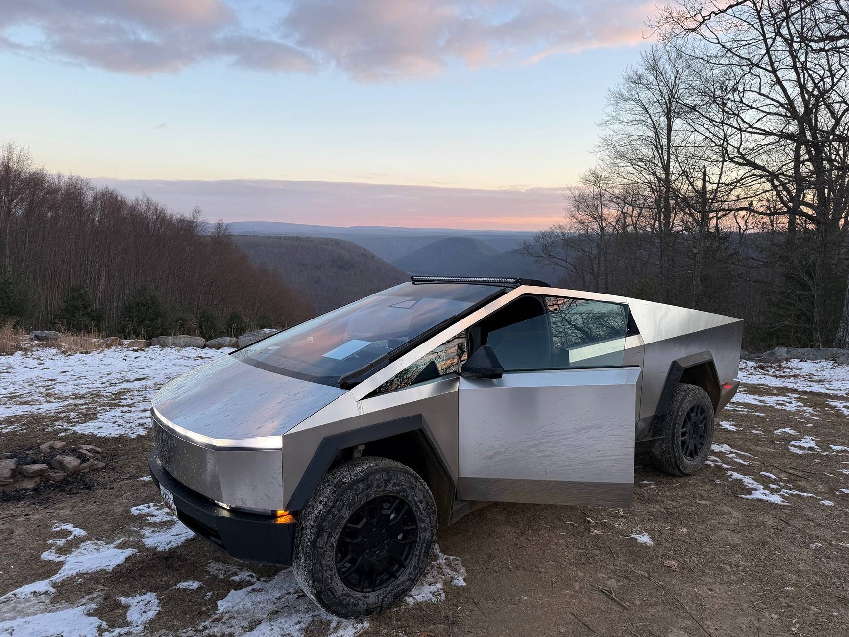 Tesla Cybertruck What did you do TO / WITH your Cybertruck today? 👨🏻‍🔧🧰🚿🛠 IMG_0658