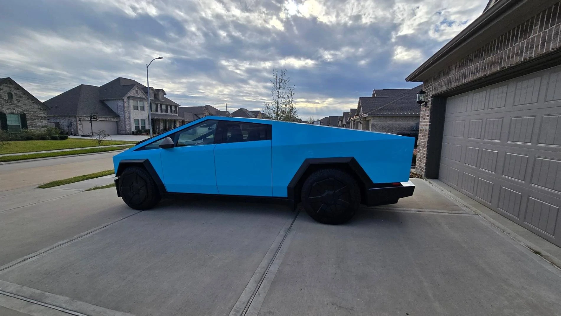 Tesla Cybertruck DIY Sky Blue PPF from TWRAPS installed 20241203_144533 (Large)