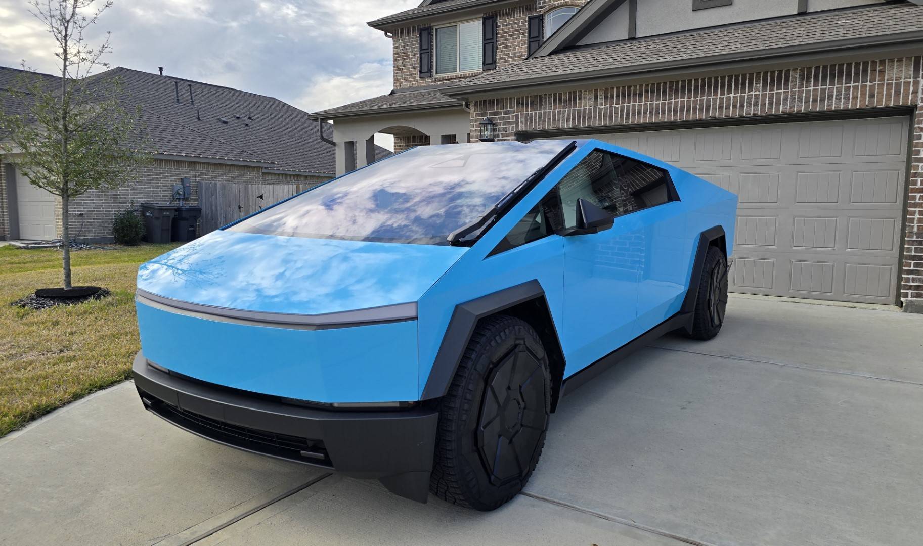 Tesla Cybertruck DIY Sky Blue PPF from TWRAPS installed 20241203_144546 (Large)