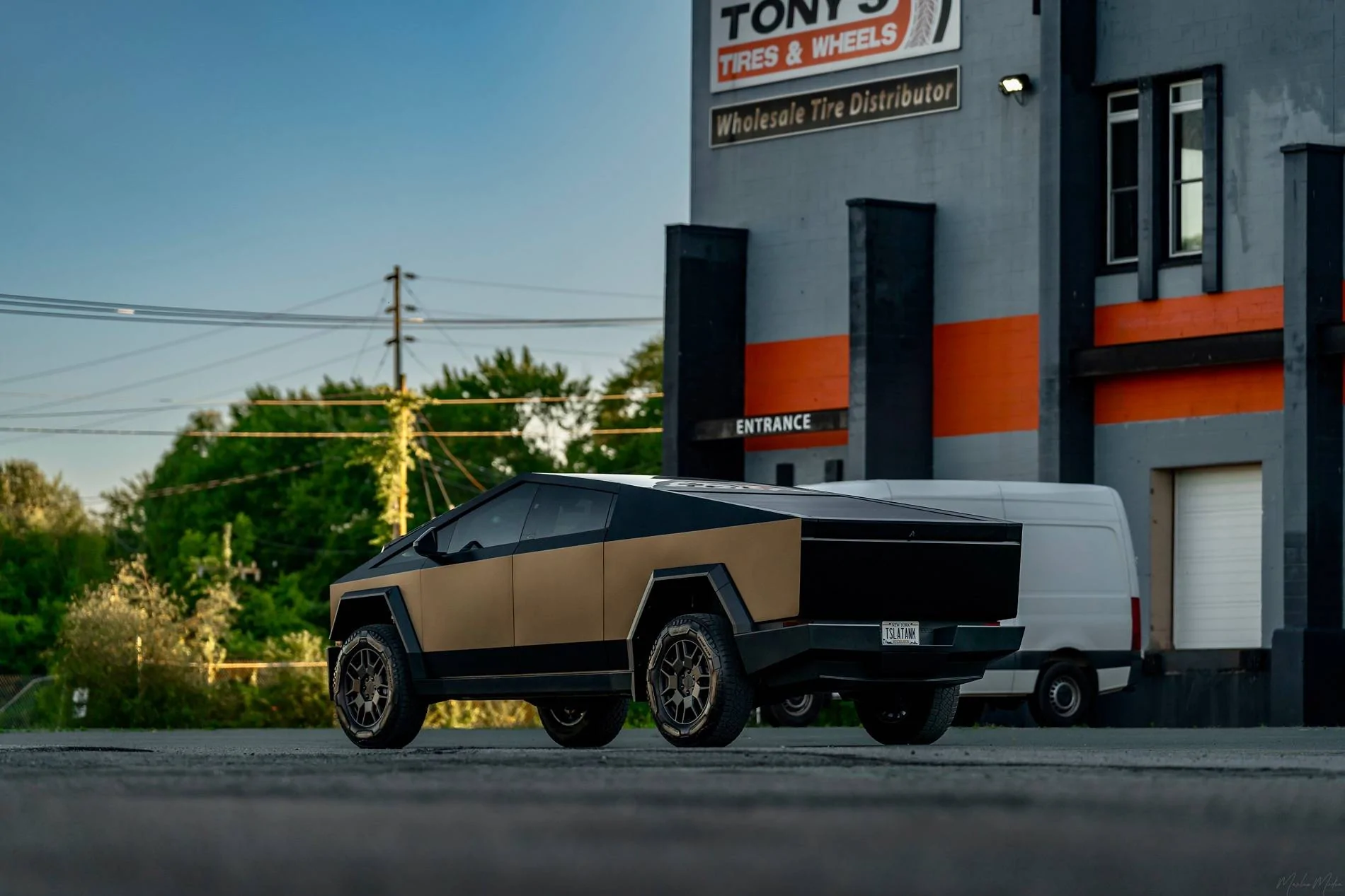 Tesla Cybertruck Free test product get review + cybertruck bed molle panels three people need to grab a response IMG_3539