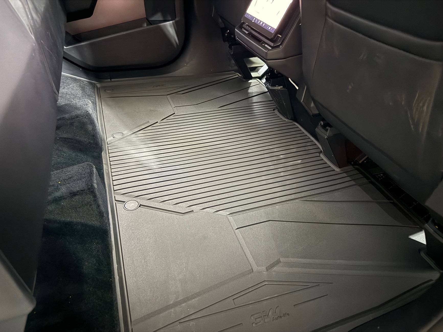 Tesla Cybertruck Review of 3Wliners Floor Mats for My Cybertruck IMG_9276