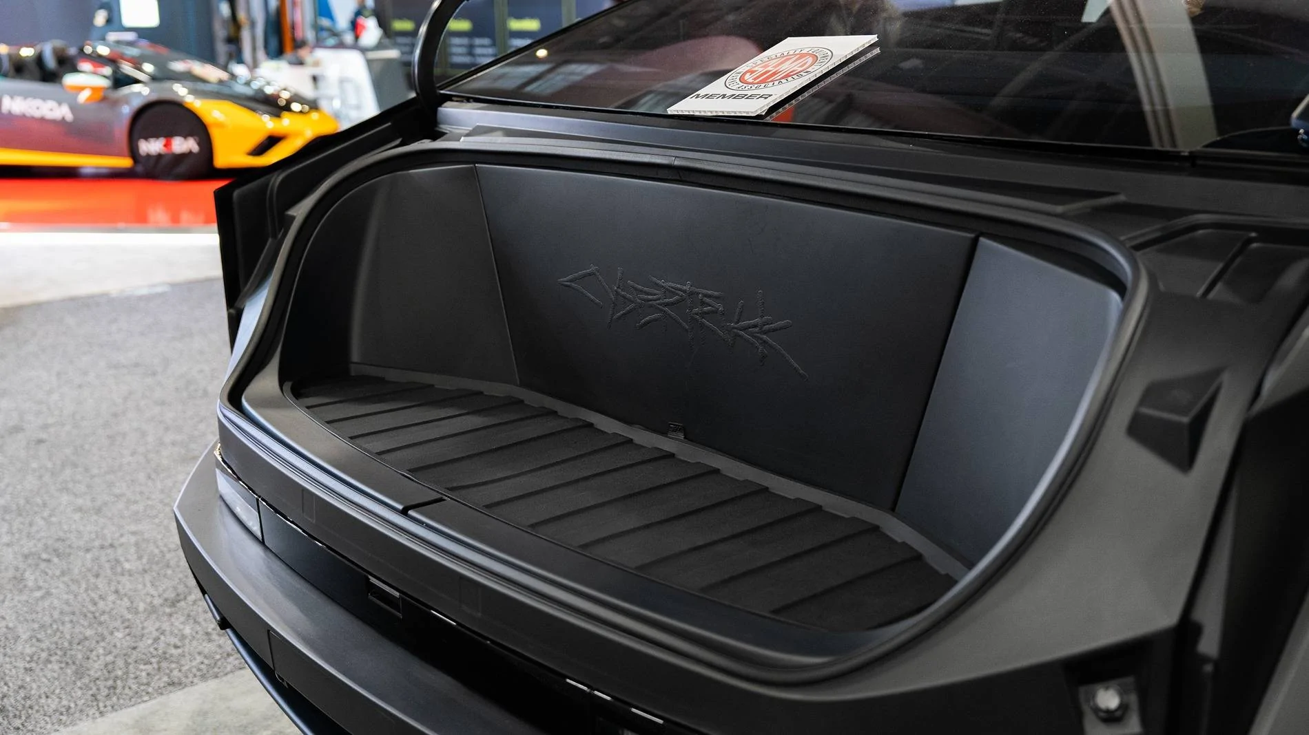 Tesla Cybertruck OEM All-Weather Interior Mats vs 3W Floor Mats 1733458650367-vu