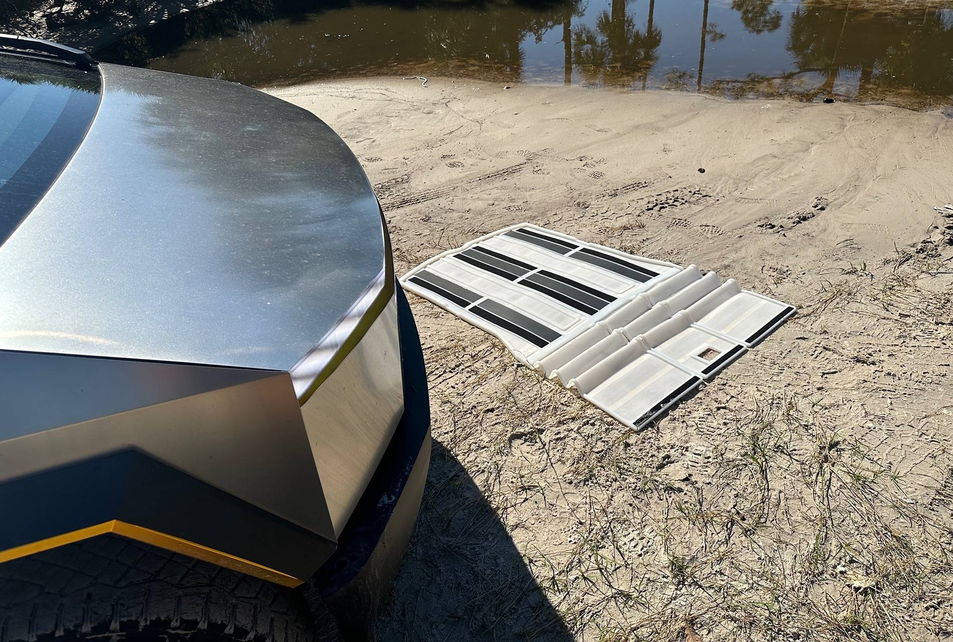 Tesla Cybertruck Daily random Cybertruck photos thread - Post Yours! 📸 🤳 IMG_2261