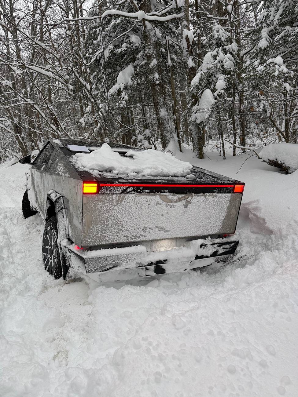 Tesla Cybertruck Lights and Snow: tested, fail (ice covered headlights)! IMG_1109