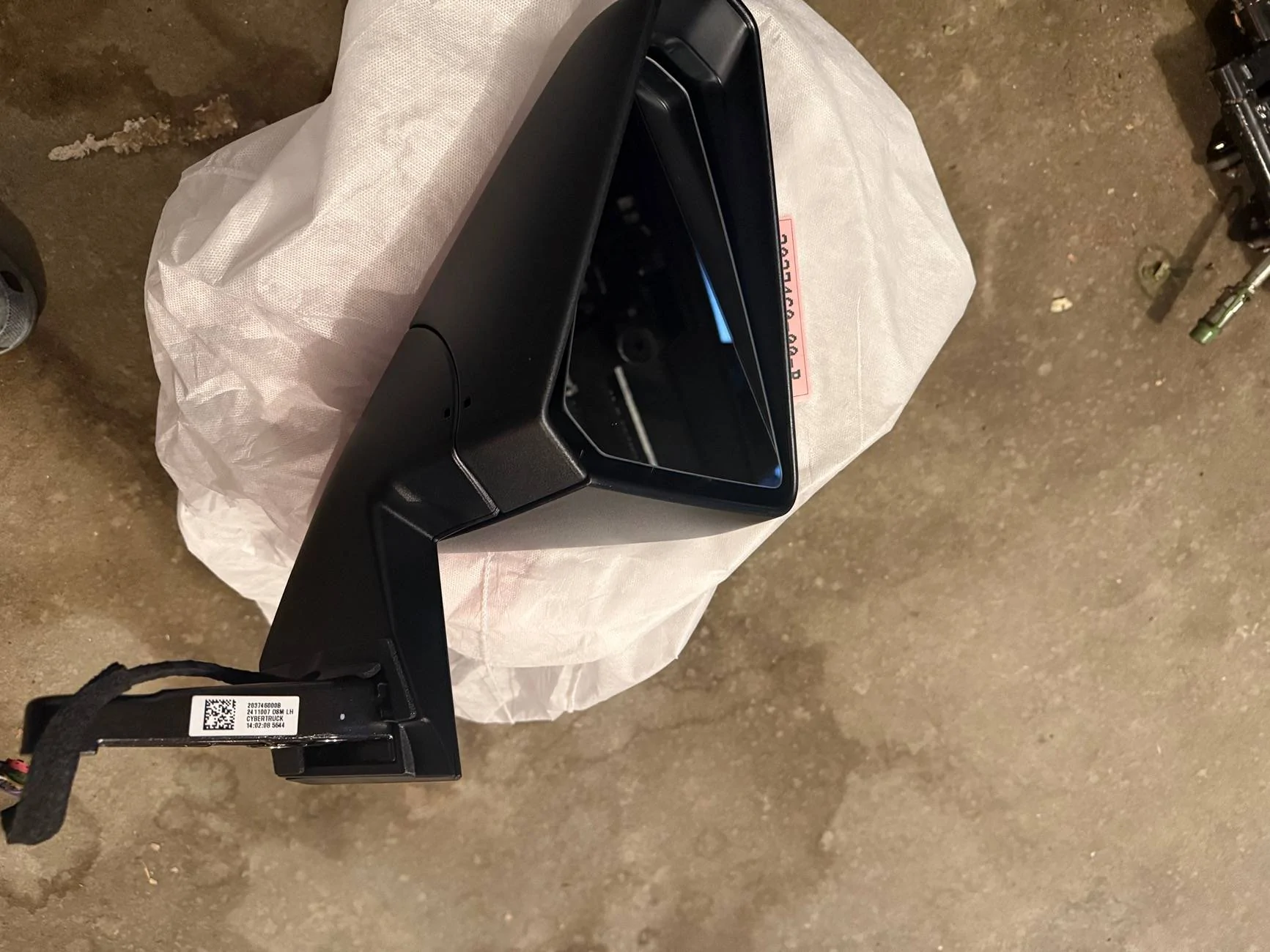 Tesla Cybertruck Cybertruck side mirror vs Garage Door. How much to fix side mirror? IMG_3208