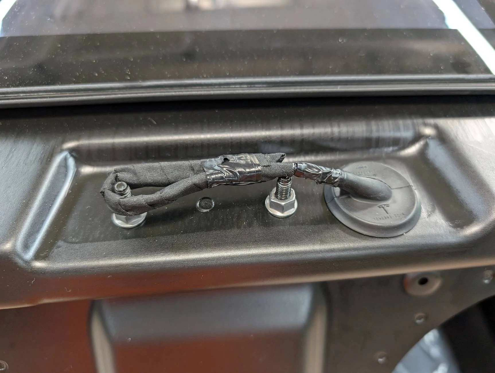 Tesla Cybertruck Are the tabs where cross bars go water tight? PXL_20240727_222111961