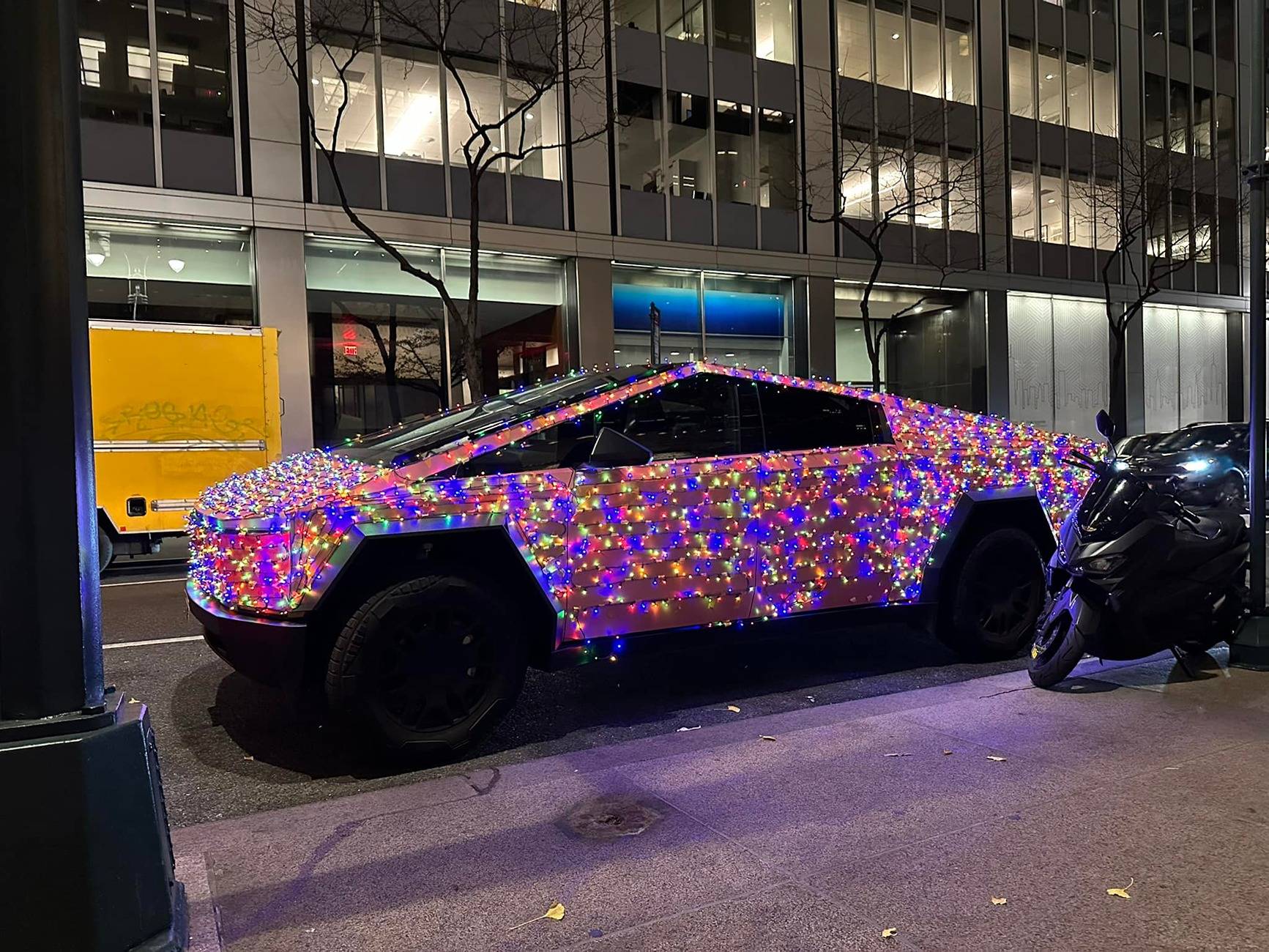 Tesla Cybertruck Holiday / Christmas lights decorated Cybertrucks 🎄🎅 christmas lights cybertruck 1