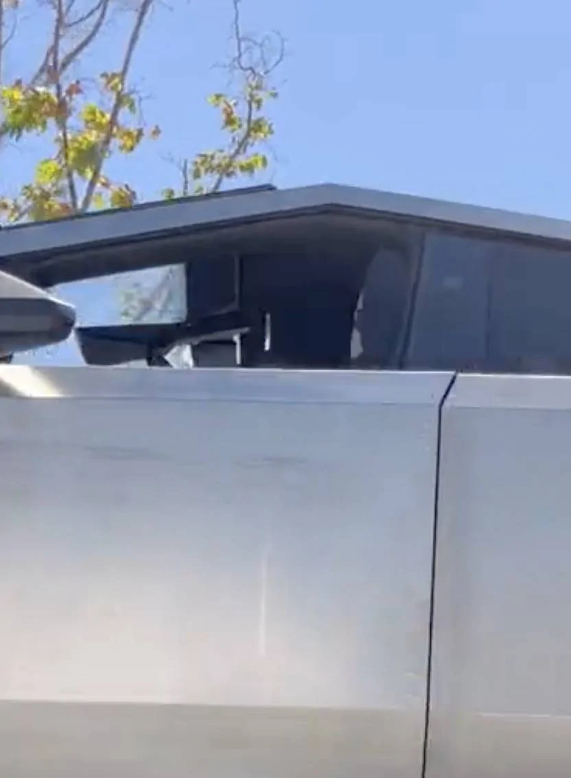 Tesla Cybertruck 3D printed visor clip to secure visors to the side F4vnKh1bcAAIQDZ