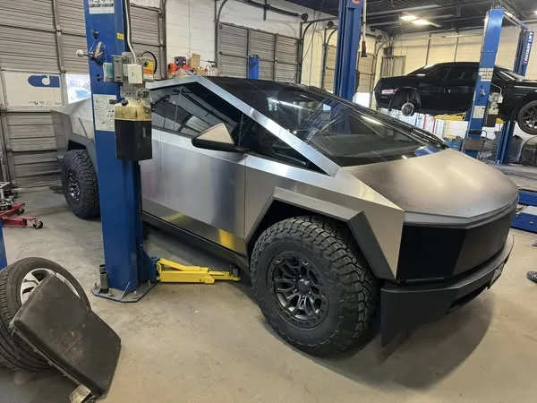 Tesla Cybertruck Martian Wheels 18" Cyber Rover beadlock wheels on Cybertruck 469082316_1089558332959287_6912345082622510108_n