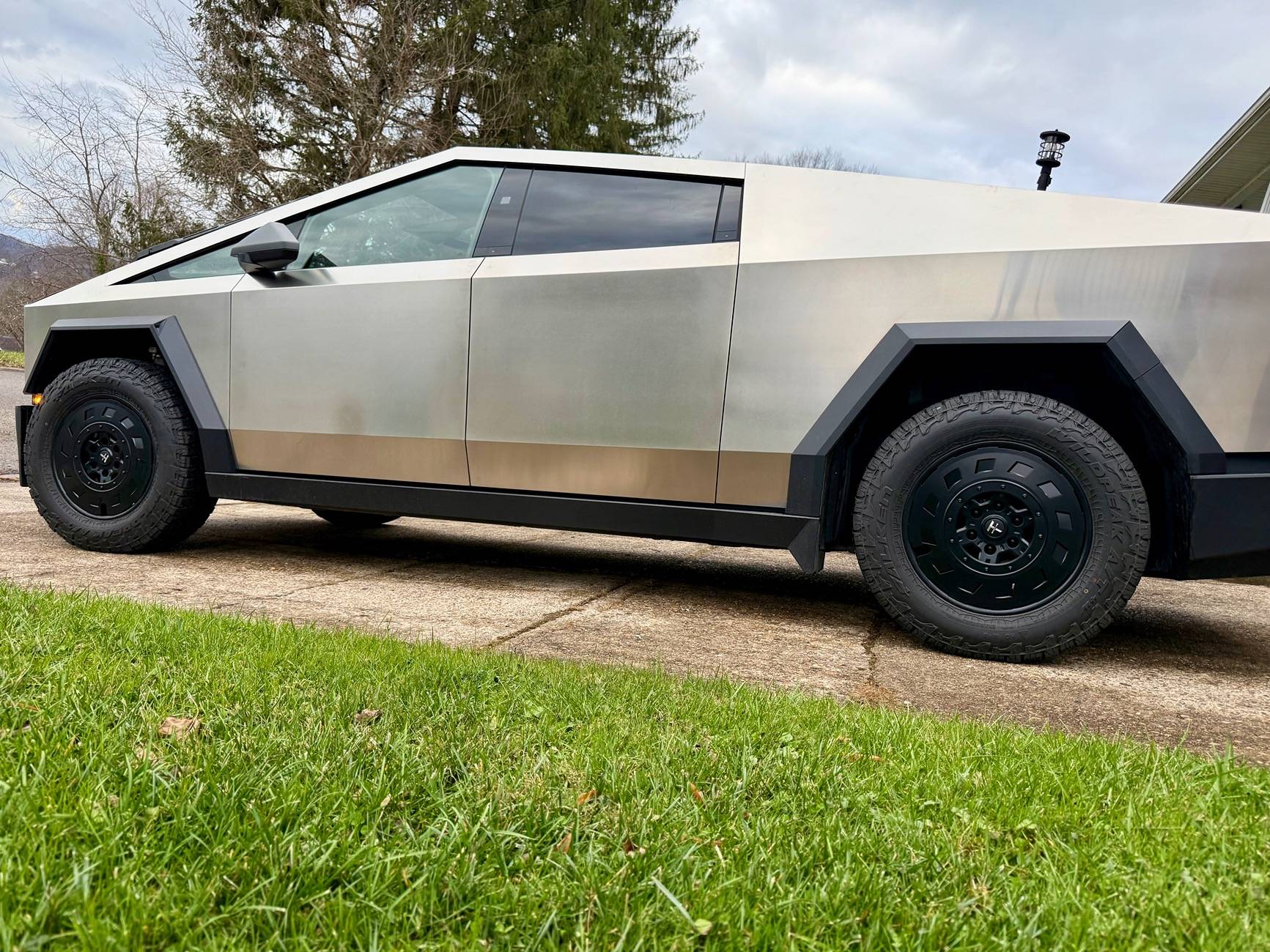Tesla Cybertruck Cybertruck Aftermarket Wheels & Tires Photos + Info Compilation IMG_0378