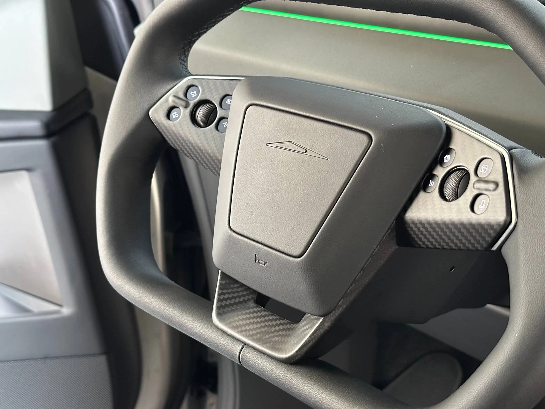 Tesla Cybertruck Hansshow Cybertruck Carbon Fiber Steering Wheel Cover IMG_5565.HEIC