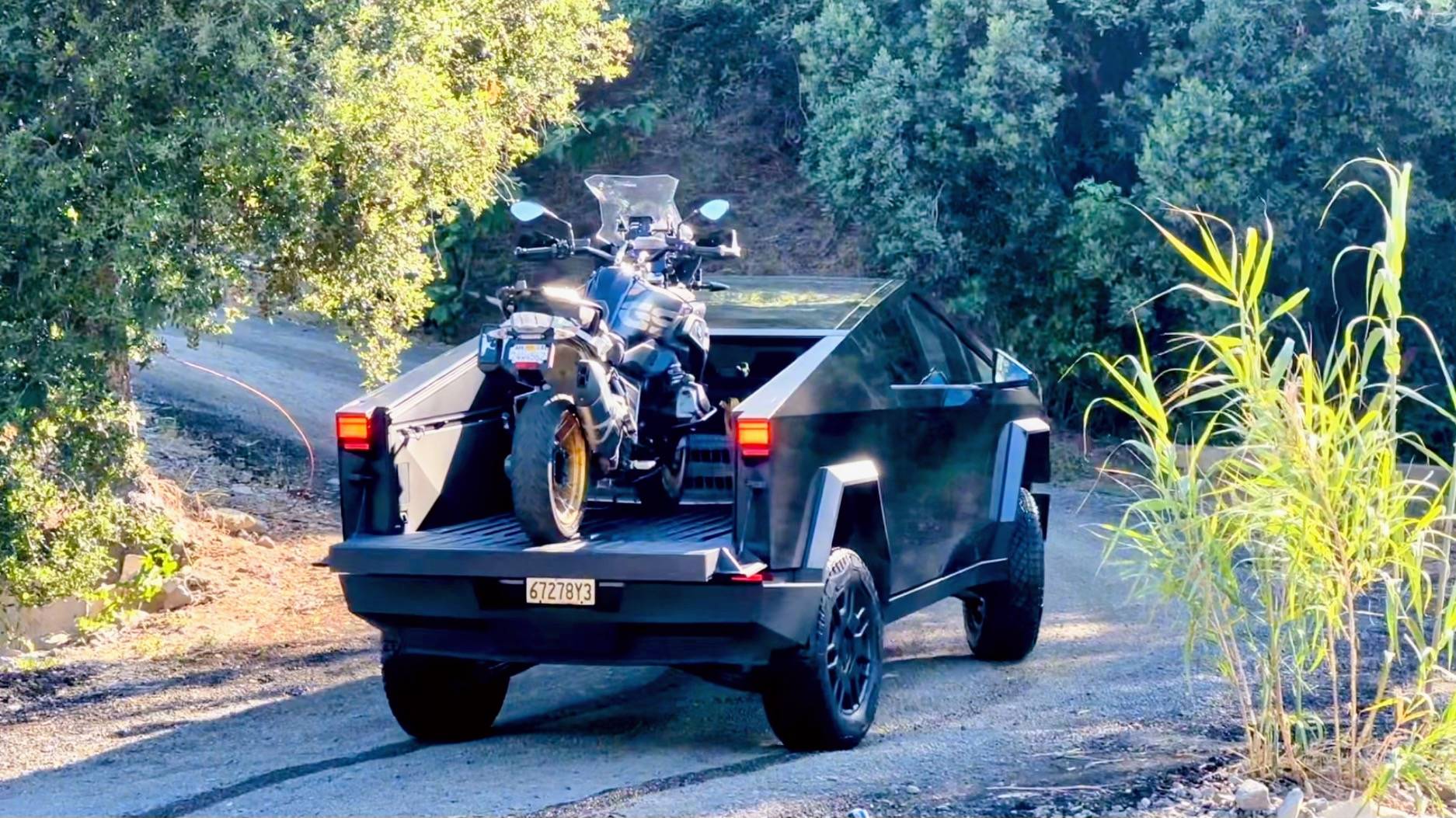 Tesla Cybertruck Anyone loaded and transport a motorcycle in the bed? Transport.JPG