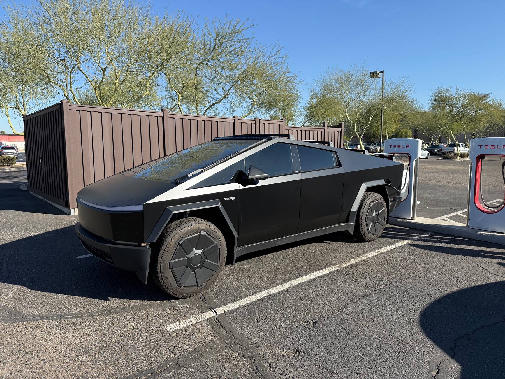 Tesla Cybertruck OEM Crossbars - anyone receive and install yet? IMG_2785