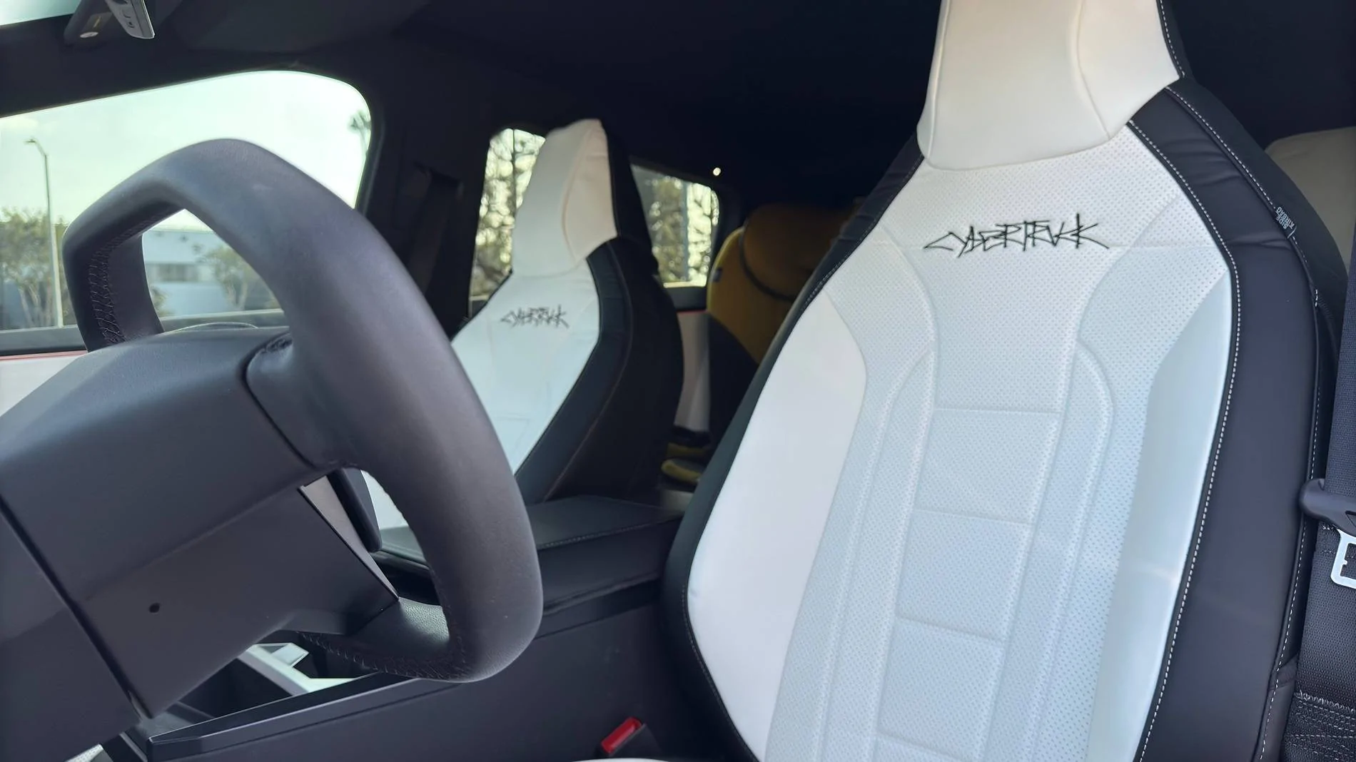 Tesla Cybertruck Cybertruck Black and White Seat Covers-Christmas Discount on Amazon Now lQDPItjdMjz_eu_NEbjNH4CwTCelmmG4uQkG9j9PwnQJAA_8064_4536