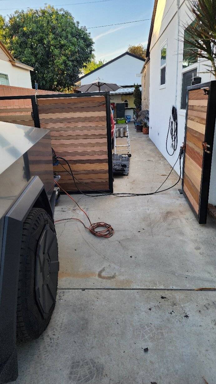Tesla Cybertruck Power outlets? 20241210_155440