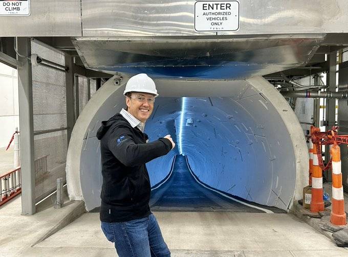 Tesla Cybertruck Cybertunnel ("Birthing Tunnel") at Giga Texas GenqAV9XAAAjf5n