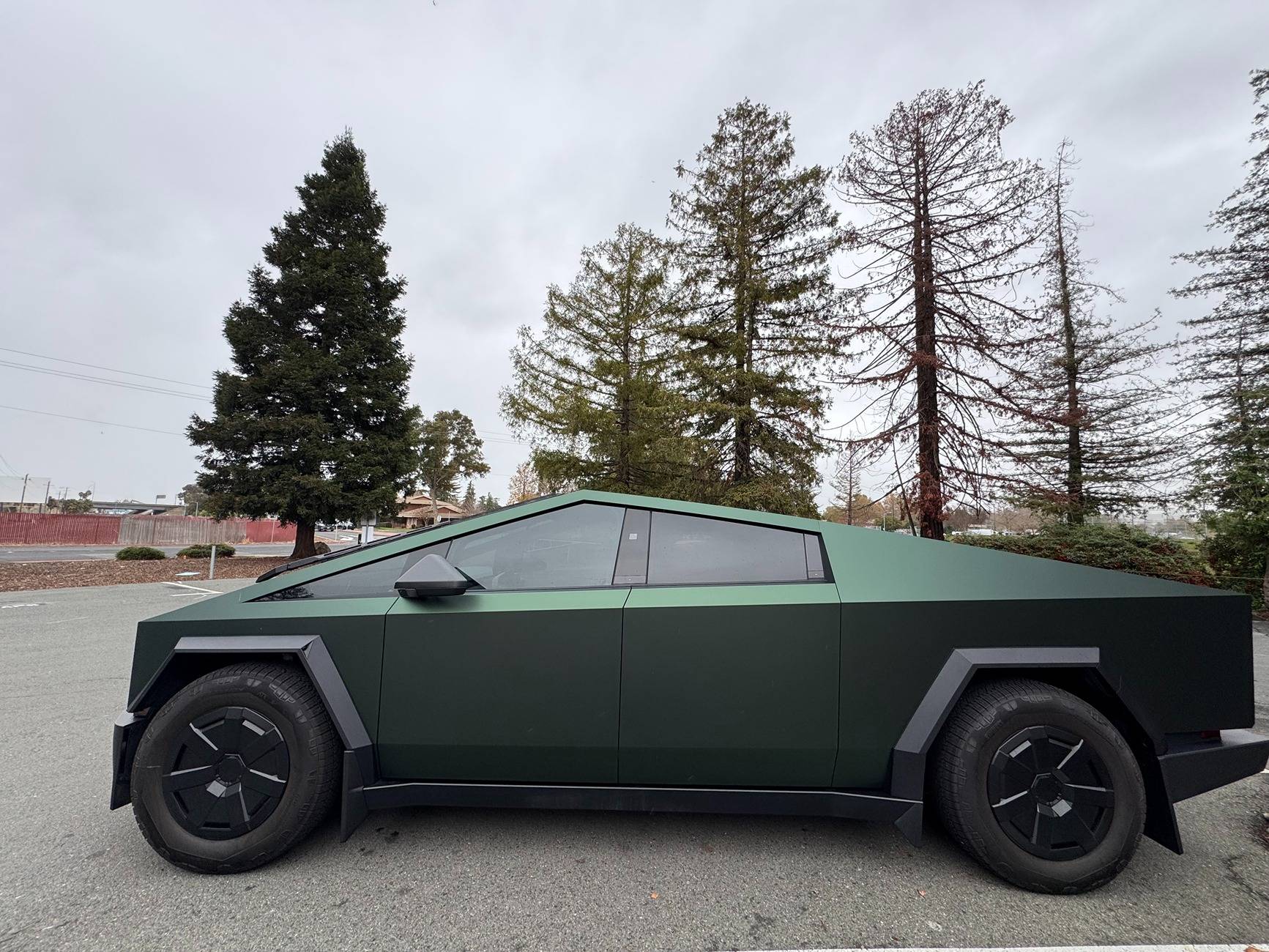 Tesla Cybertruck Cybertruck wrapped in Matte Ghost Metal Green PPF IMG_2470