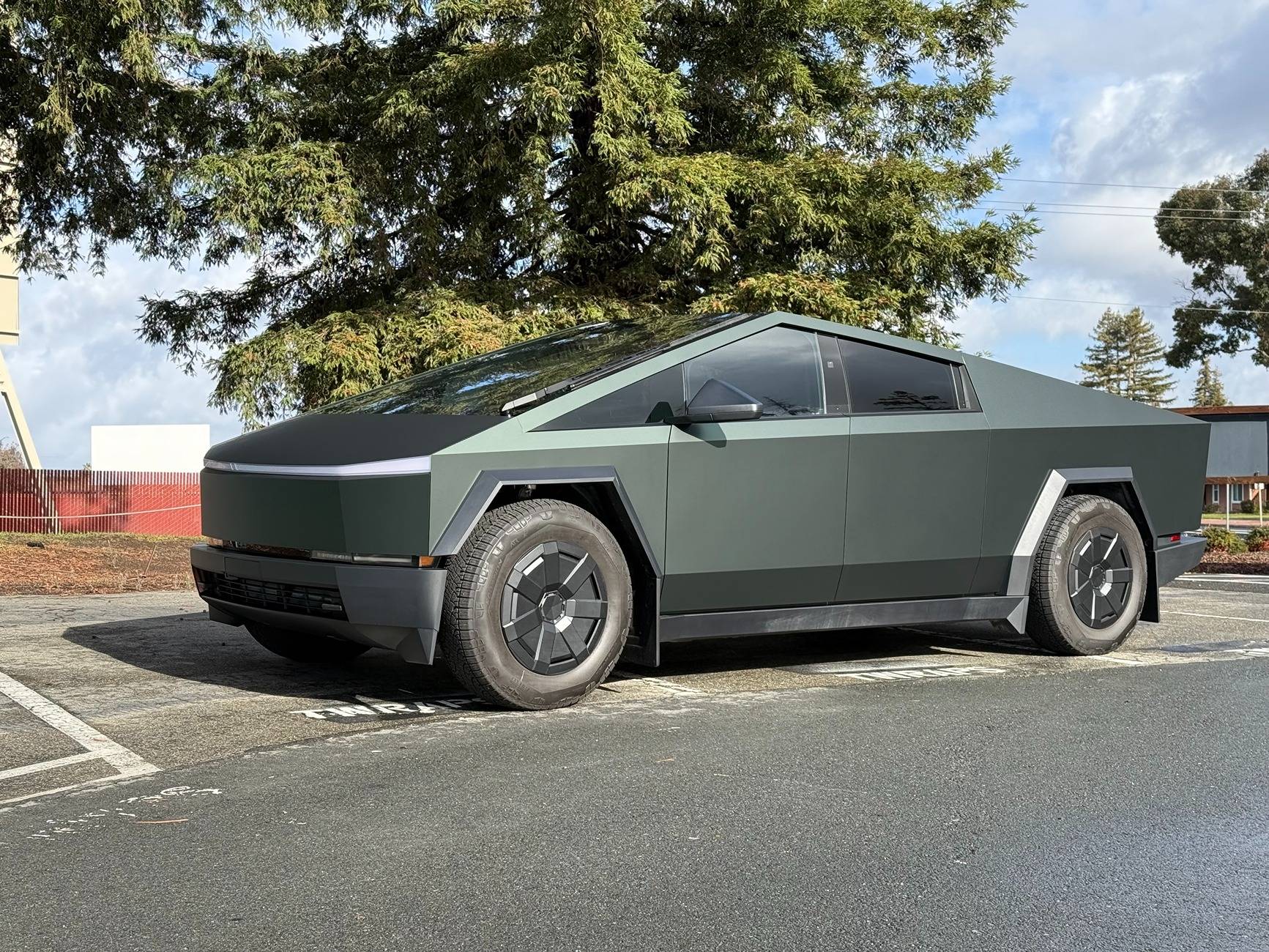 Tesla Cybertruck Cybertruck wrapped in Matte Ghost Metal Green PPF IMG_6224