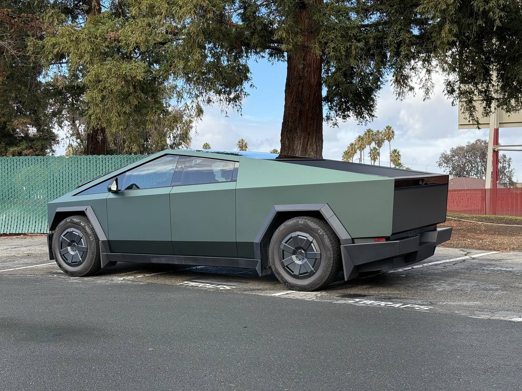 Tesla Cybertruck Cybertruck wrapped in Matte Ghost Metal Green PPF IMG_6226