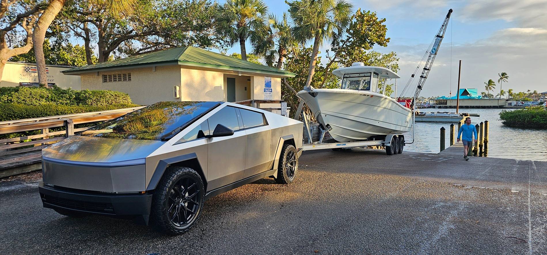Tesla Cybertruck Towing a 15k lbs boat (30' CC tri axle) = no problem 1000006859