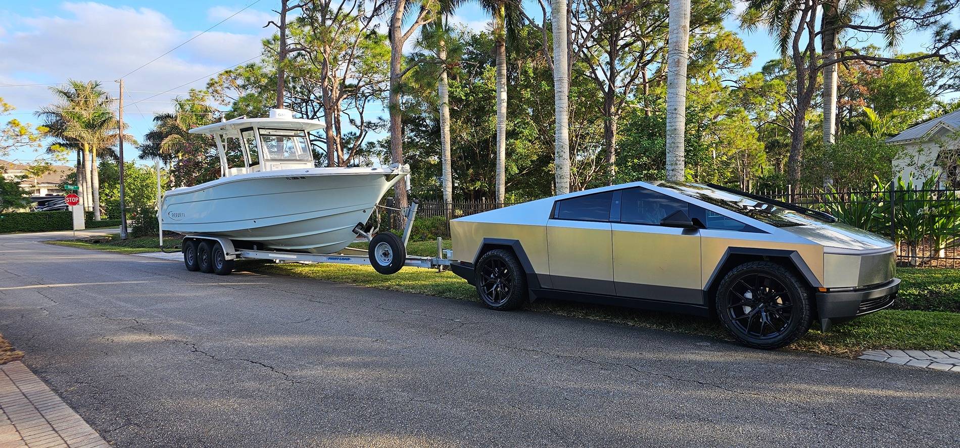 Tesla Cybertruck Towing a 15k lbs boat (30' CC tri axle) = no problem 1000006855