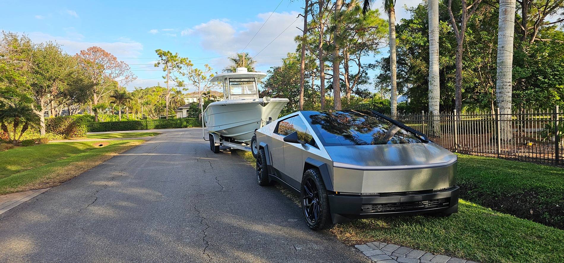 Tesla Cybertruck Towing a 15k lbs boat (30' CC tri axle) = no problem 1000006854