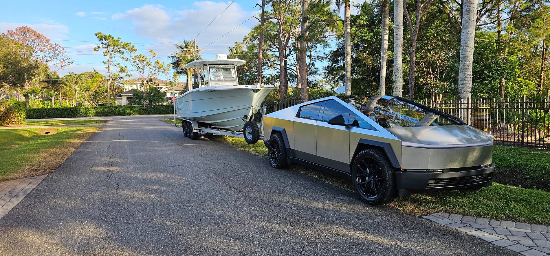 Tesla Cybertruck Towing a 15k lbs boat (30' CC tri axle) = no problem 1000006853