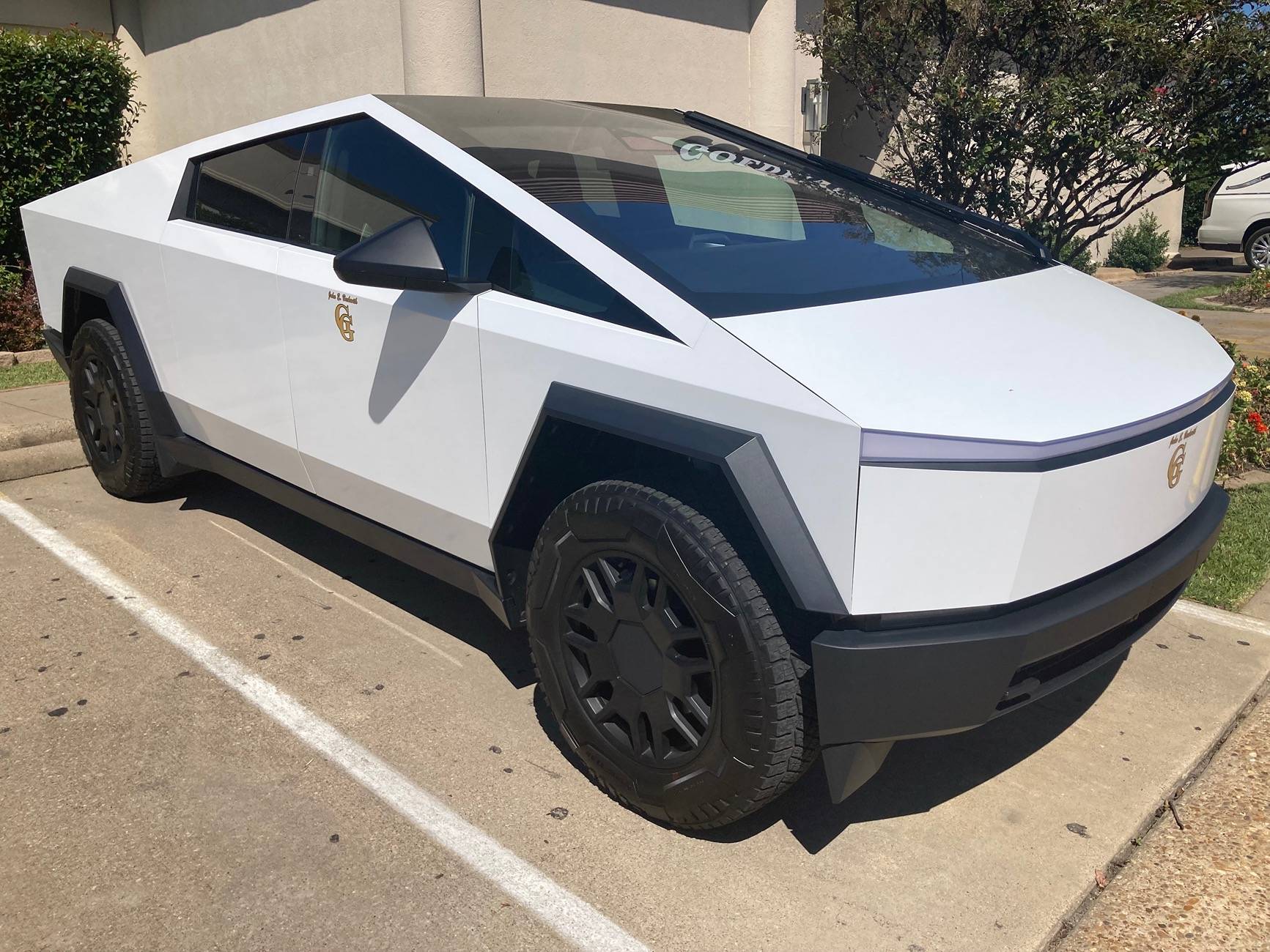 Tesla Cybertruck New Pearl White CT Wrap IMG_6562