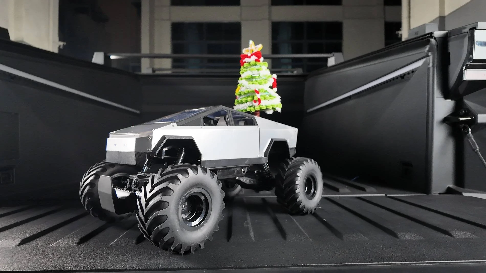 Tesla Cybertruck 🎁 Best Christmas & New Year Gift: Cybertruck 1:8 Scale RC Car! Teslaucnh car model (3)