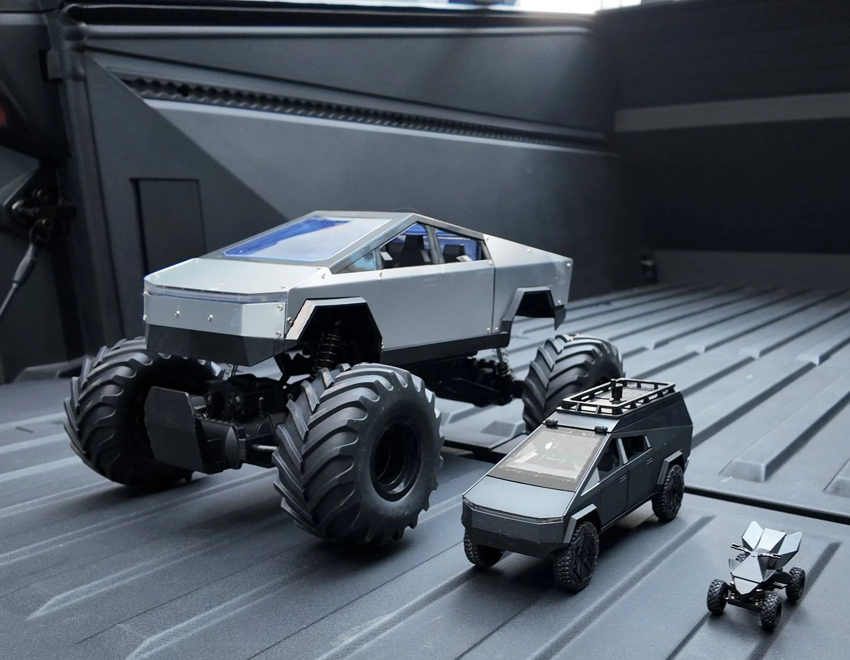 Tesla Cybertruck 🎁 Best Christmas & New Year Gift: Cybertruck 1:8 Scale RC Car! Teslaucnh car model (1)