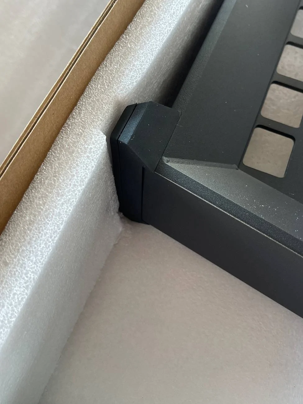 Tesla Cybertruck Bed divider fitment issue imag