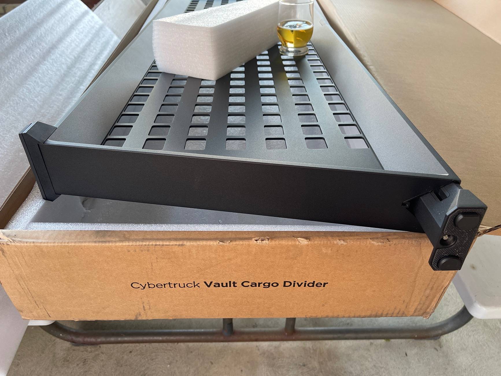 Tesla Cybertruck Bed divider fitment issue image