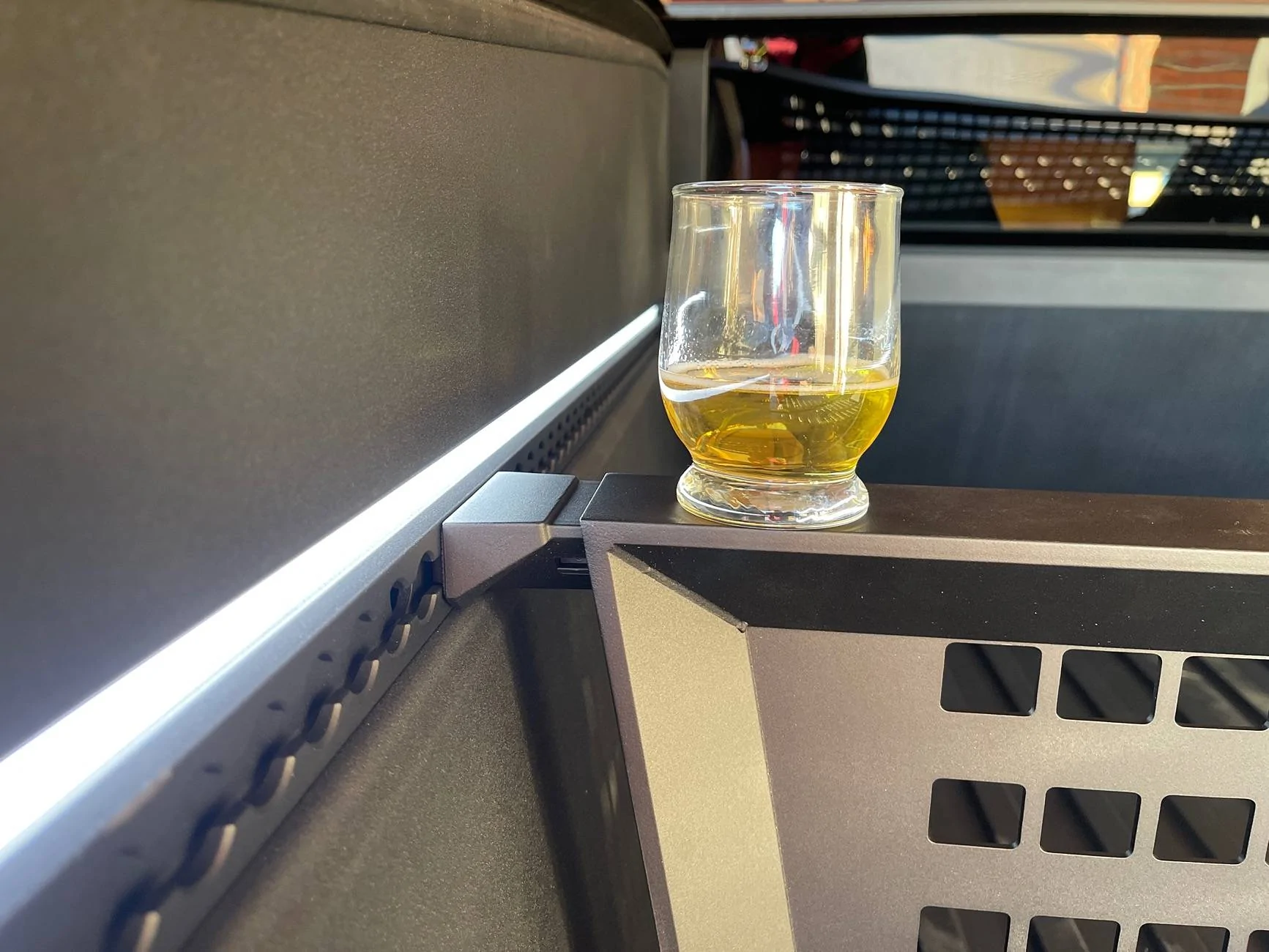 Tesla Cybertruck Bed divider fitment issue imag