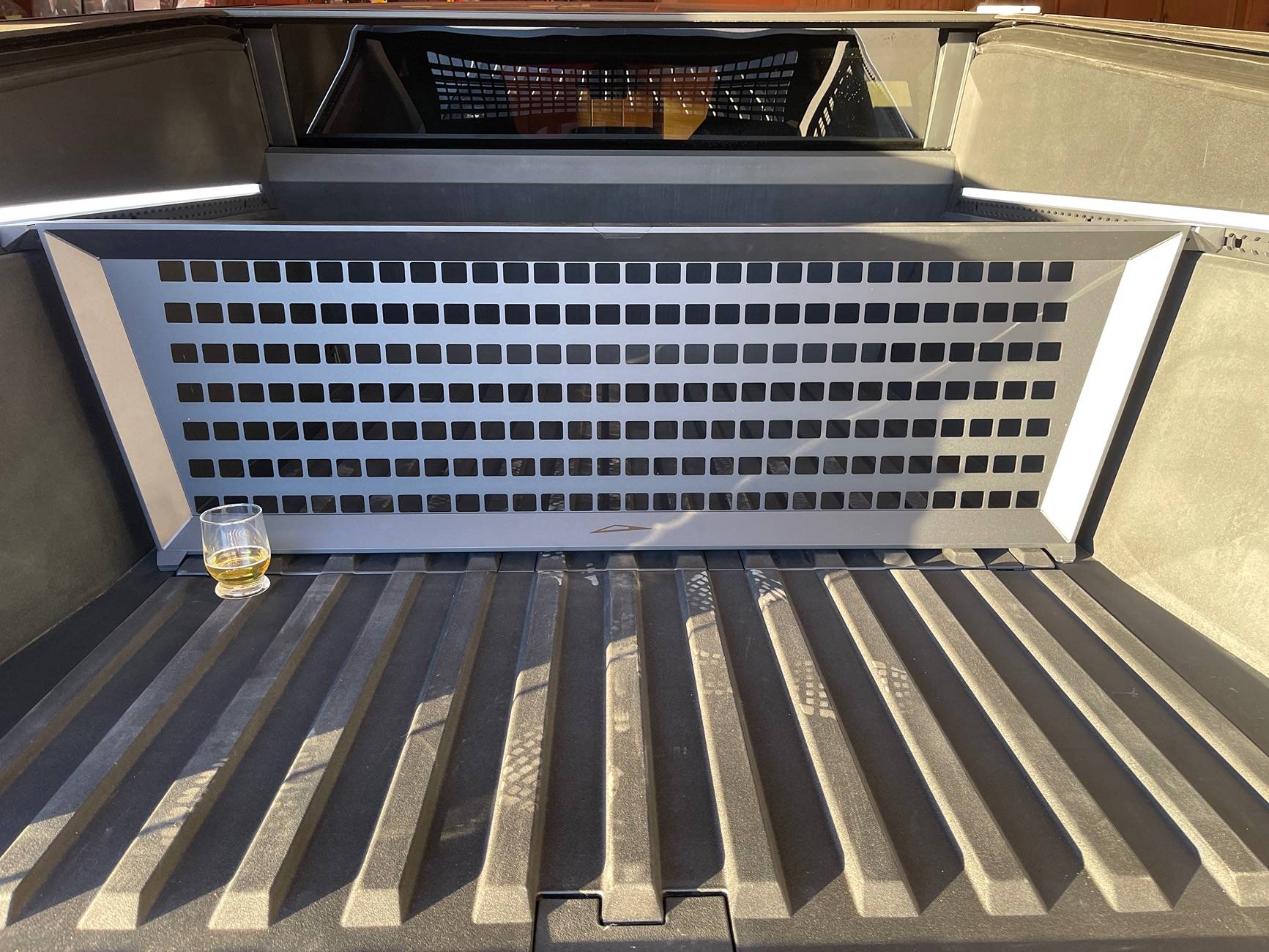 Tesla Cybertruck Bed divider fitment issue image