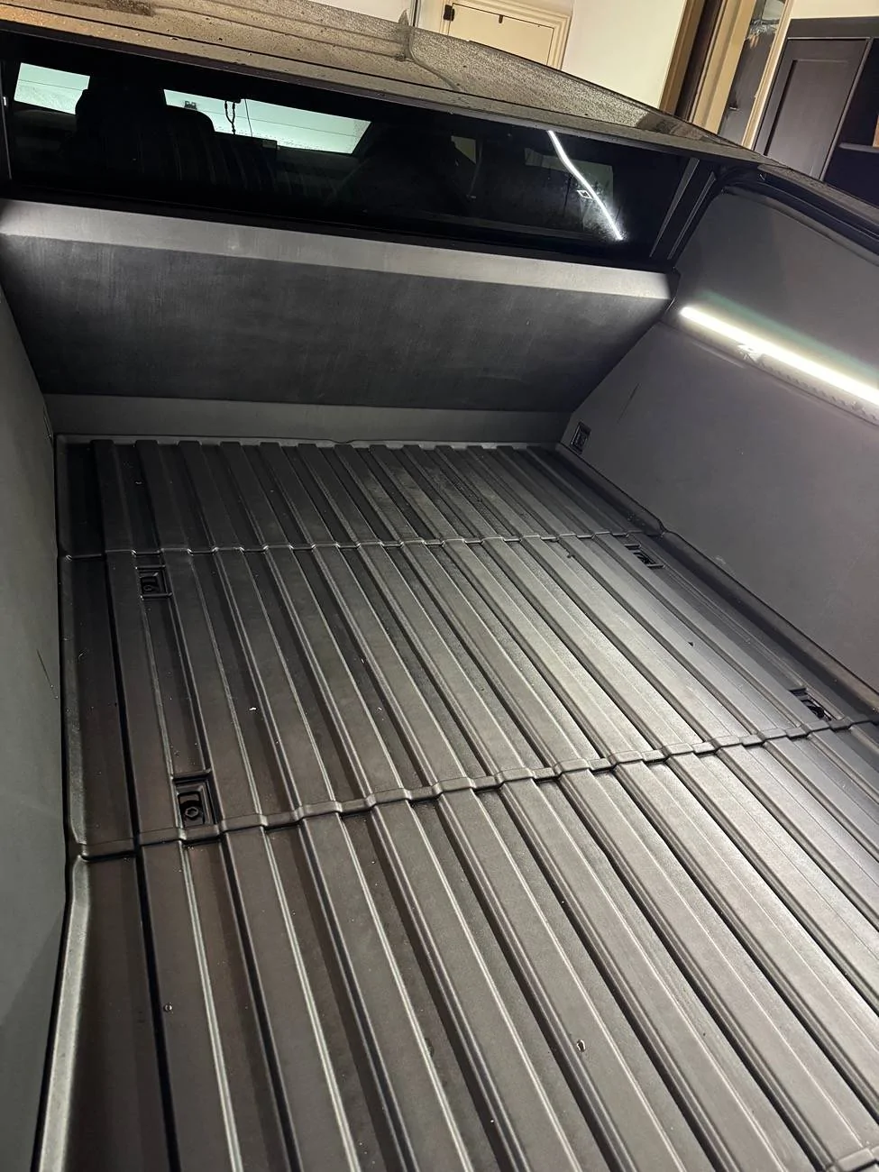 Tesla Cybertruck Tonneau cover gap issue fixed by Service Center under warranty IMG_2831
