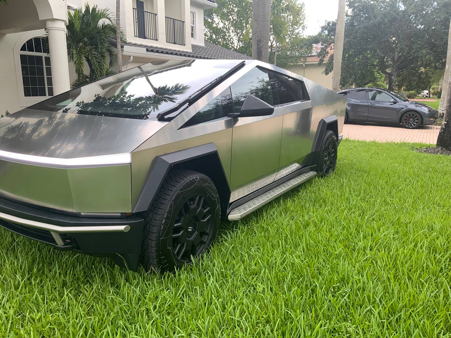 Tesla Cybertruck Non-Sponsored Running Board Reviews? IMG_1871