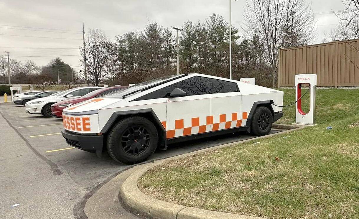 Tesla Cybertruck CUSTOM GRAPHICS / DESIGN / THEME Vinyl Wrap & PPF Cybertruck -- Photos & Videos 471144386_10104217109725668_8379891849480015521_n