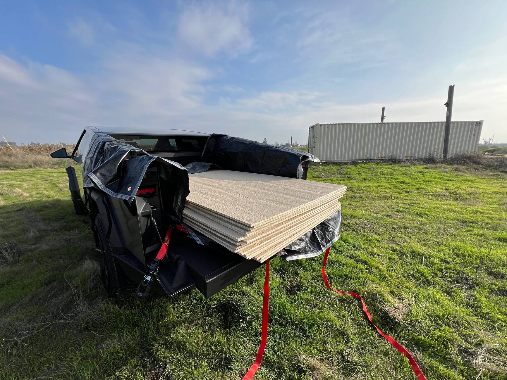 Tesla Cybertruck 🦾 Cybertruck doing truck stuff!  Post your photos! IMG_2188
