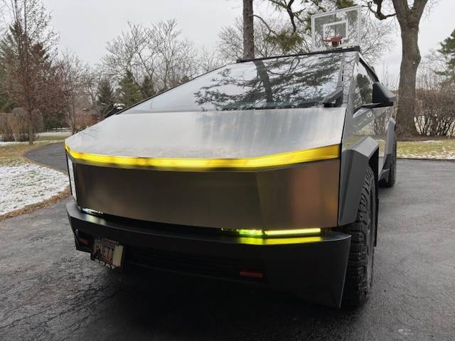 Tesla Cybertruck My winter lightbar solution (yellow lights using Lamin-X film) IMG_8840