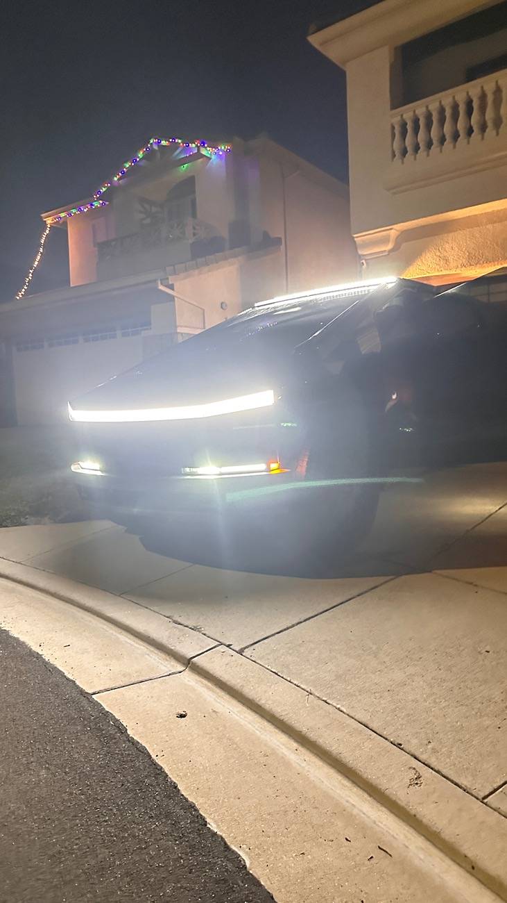 Tesla Cybertruck Got my Cyberbeast Lightbar installed today 12/22/24 IMG_2109