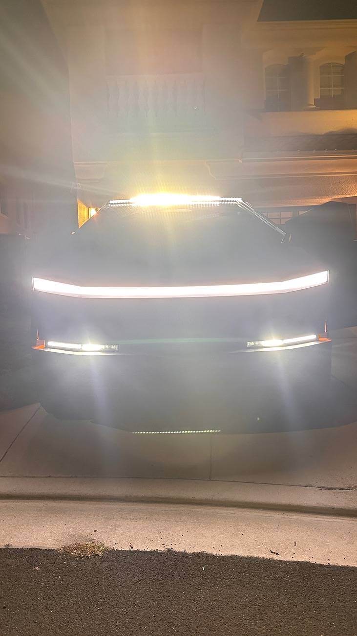 Tesla Cybertruck Got my Cyberbeast Lightbar installed today 12/22/24 IMG_2108