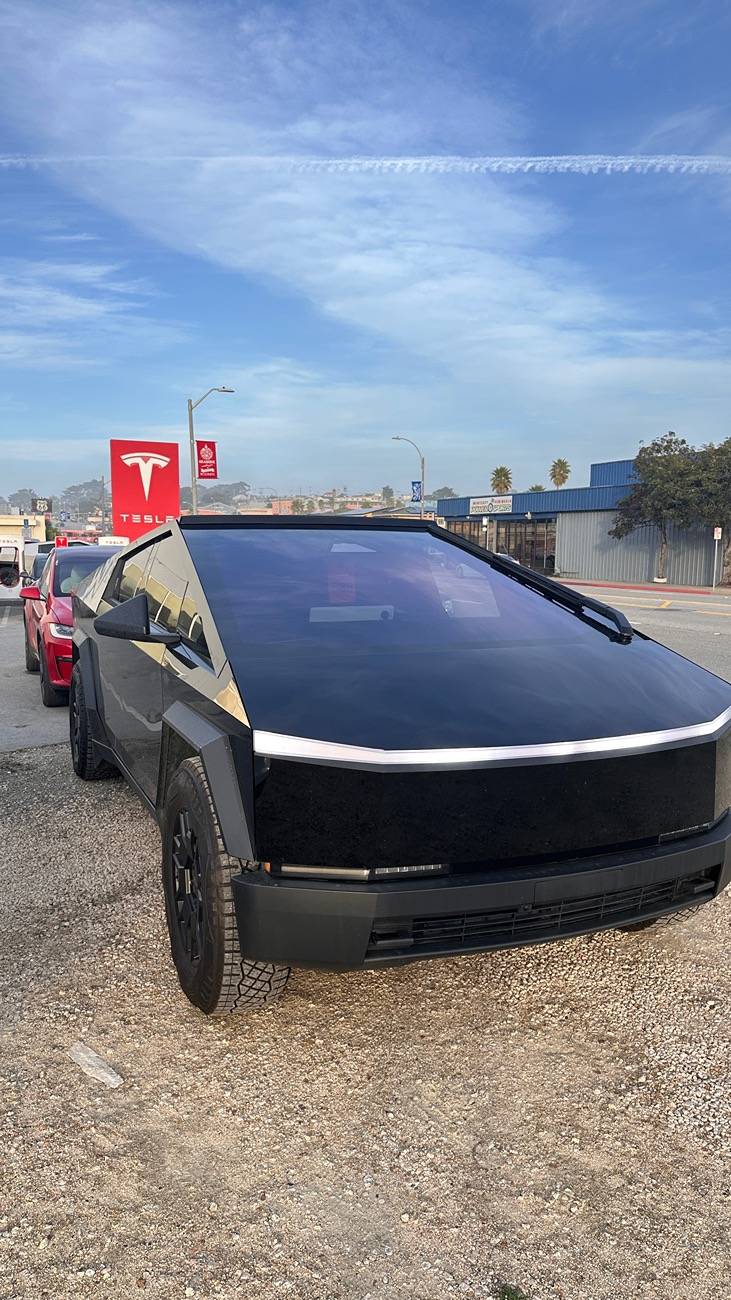 Tesla Cybertruck Got my Cyberbeast Lightbar installed today 12/22/24 IMG_2074